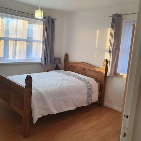 Lovely 2-Bedroom Condo With Indoor Fire Place London Exterior photo